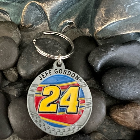 Jeff Gordon number 24 NASCAR keychain. Engraved signature on the back. 2… - Picture 2 of 6